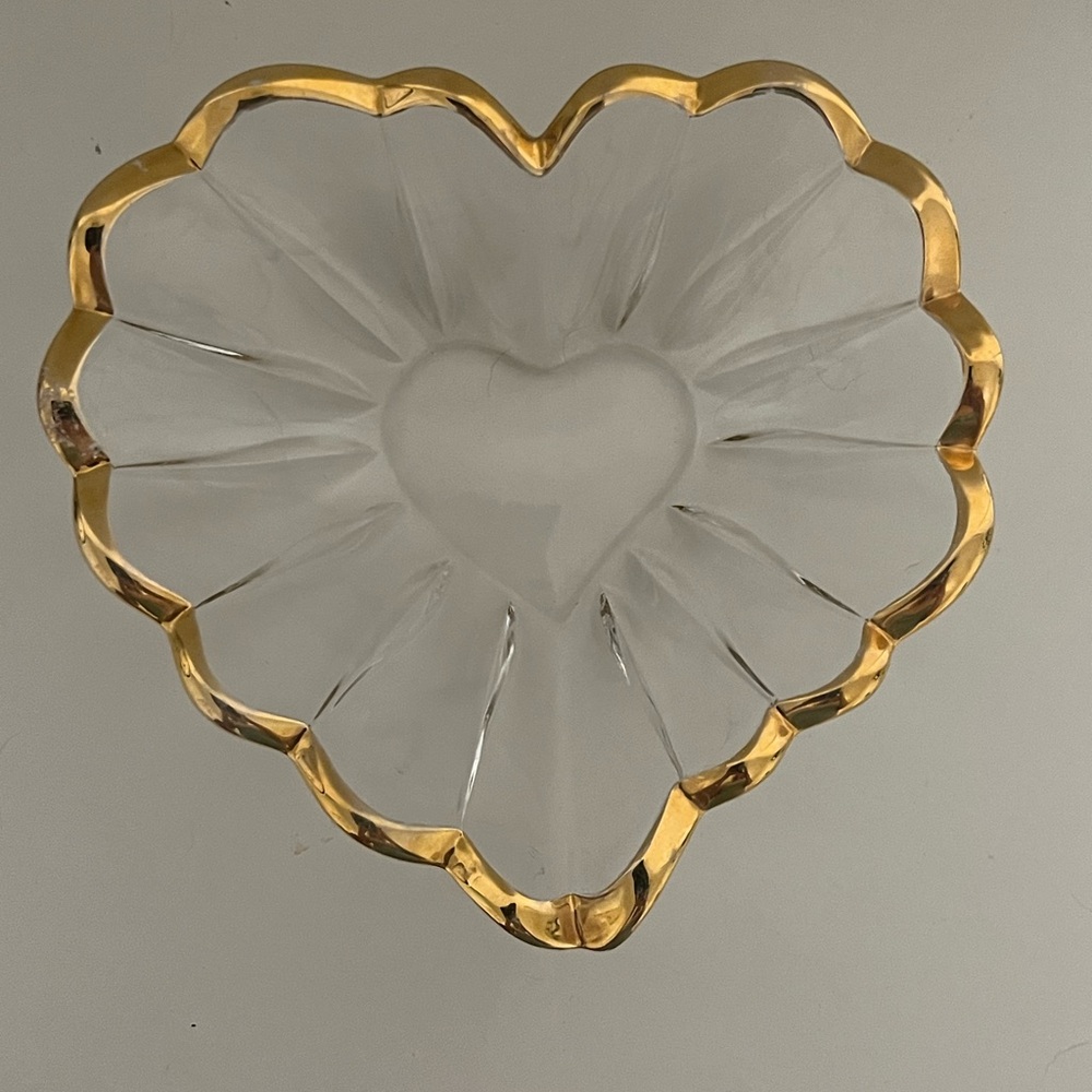 Savior Vivre Rapture Heart-Shaped Glass Dish with Gold Trim